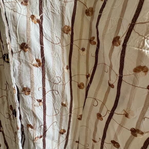 Landhaus C&A Naturally Women's L
Blouse Large Button Up European Embroidered - Picture 4 of 10